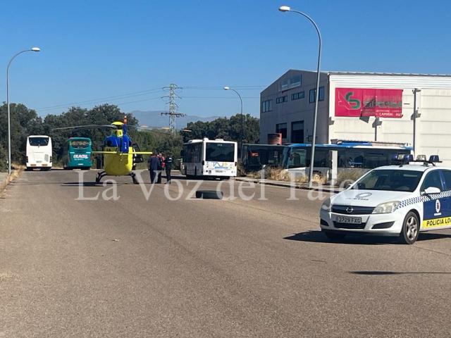 Herido un hombre al caerse de una altura de dos metros en el Polígono de Cazalegas