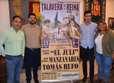 Tomás Rufo, preparándose para saltar al ruedo en las Ferias de Talavera