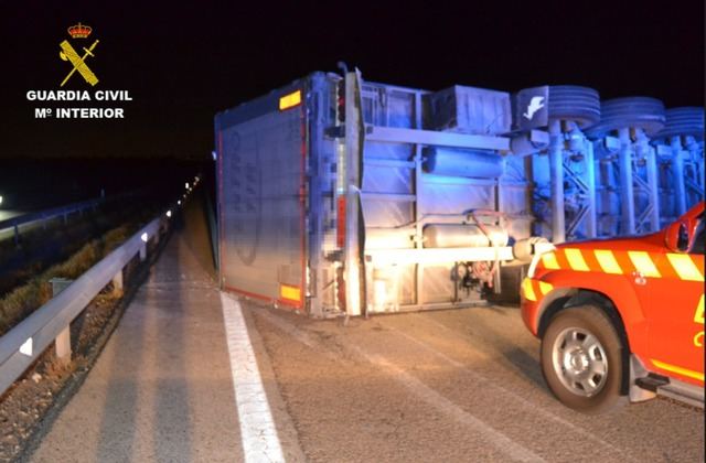 La Guardia Civil de Talavera investiga a un camionero que provocó un accidente con 200 vehículos retenidos