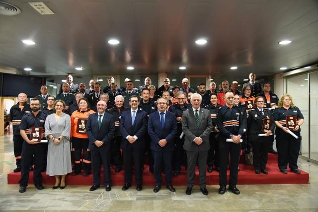 Alberto Morales recibe una medalla gracias a su labor de voluntario en Talavera