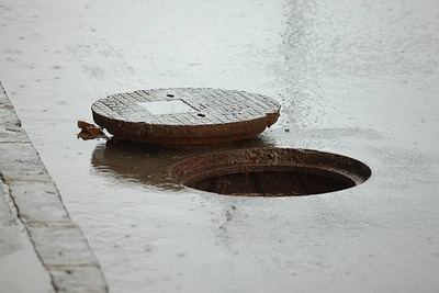 El niño que cayó a una alcantarilla se encuentra "fuera de peligro"