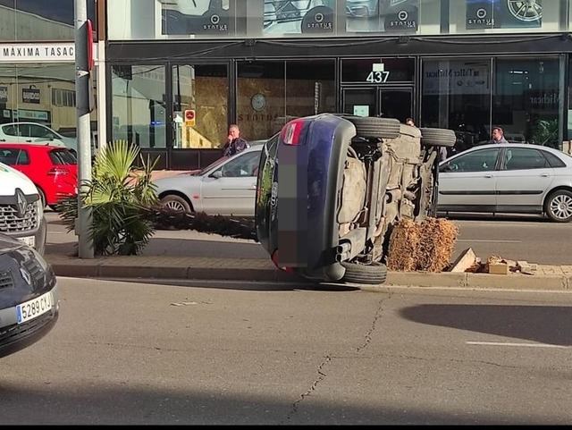 Un herido leve tras volcar su coche en Talavera