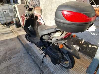 Una persona detenida por robar una motocicleta de 125 cc, que ya ha sido recuperada