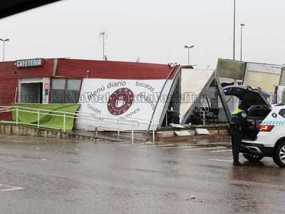 Las fuertes lluvias derrumban el techo de esta cafetería de Talavera