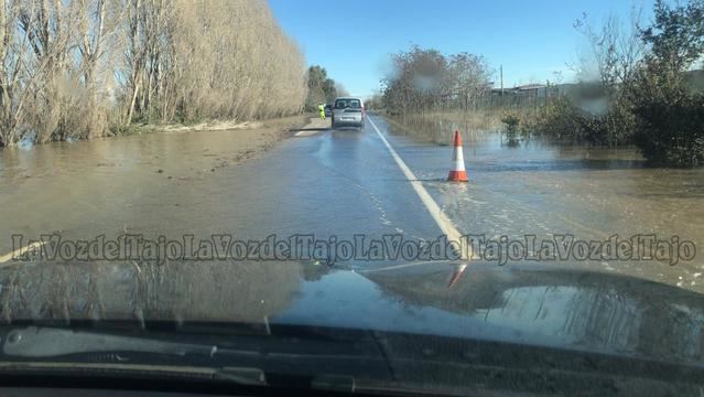 La CM-4101 amanece con grandes balsas de agua debido a las fuertes lluvias