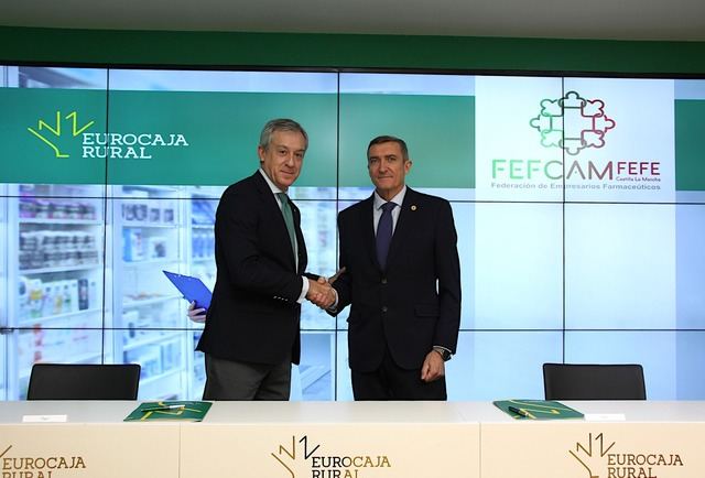 Eurocaja Rural y FEFCAM firman un convenio para fortalecer el sector farmacéutico