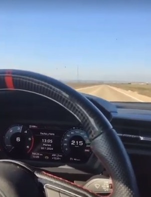 Un kamikaze toledano se graba conduciendo a 215 km/h en una carretera