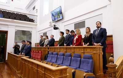 Plantón de David Moreno al minuto de silencio por los dos guardias civiles asesinados