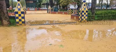 Caos: Las lluvias inundan los Jardines del Prado