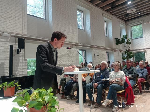 Julián Garvín, uno de los 140 poetas que han participado en 'Autorretratos poéticos'