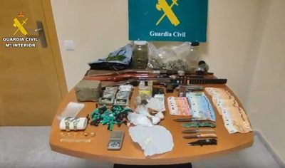 Descubren un laboratorio de drogas y arsenal de armas en una vivienda de Escalona