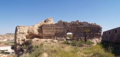 Las fuertes lluvias provocan el derrumbe de una de las laderas del castillo de Hellín