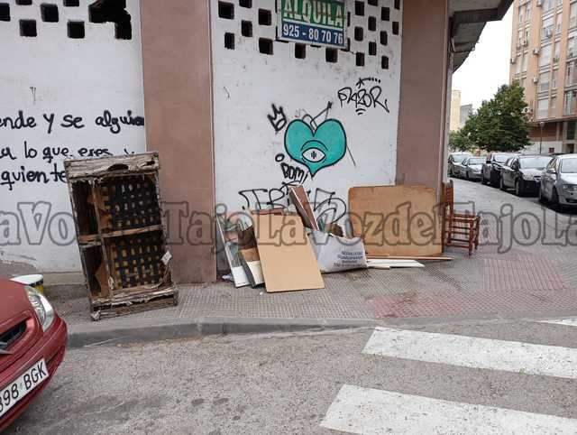 Los vecinos de esta calle de Talavera denuncian 'un vertedero incontrolado'