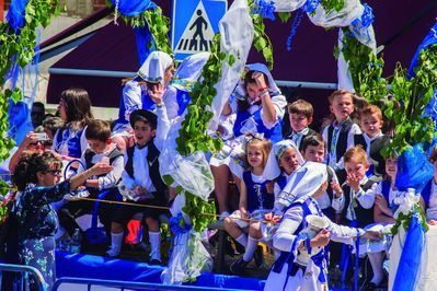 Las mejores imágenes del desfile de carrozas de la Hermandad de San Isidro