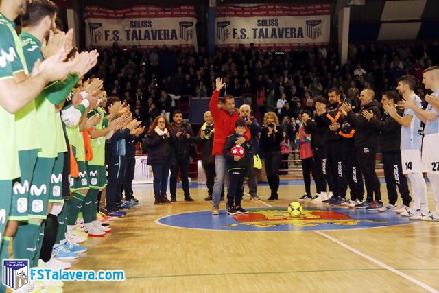 Justo Cáceres homenajeado.