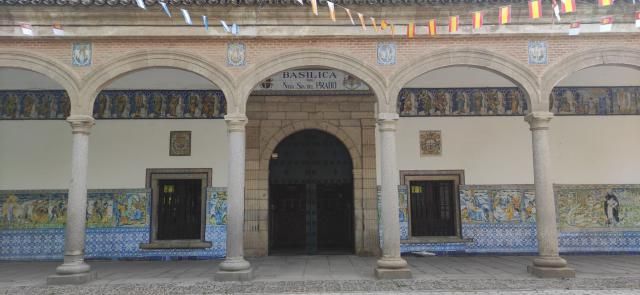 Pórtico d ela Basílica del Pardo - Talavera - Foto D.M.M. / La Voz del Tajo