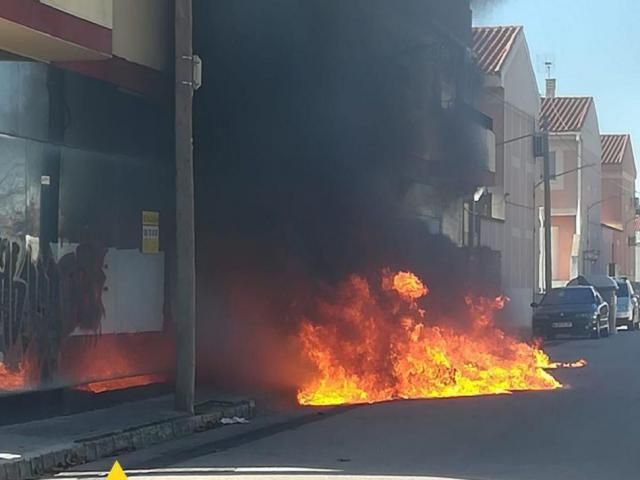 Las imágenes tras el incendio de varios contenedores