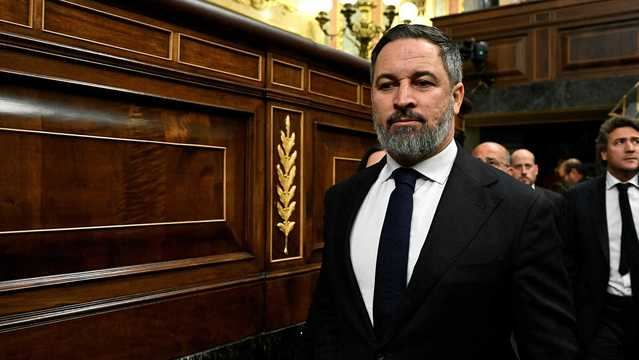 Abascal amenaza a Feijóo con dejar de apoyar al PP si no impide la amnistía