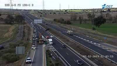 Fallece un hombre de 67 años tras la colisión entre un camión y un coche en la A-5, en Talavera