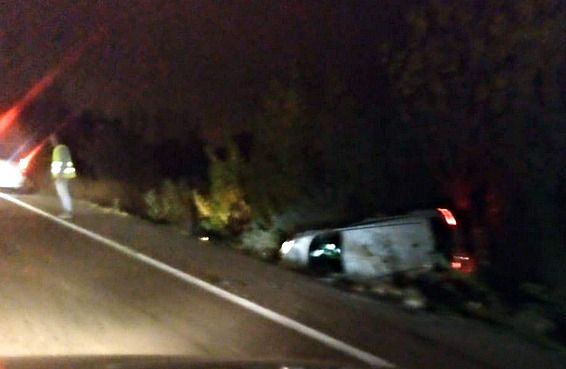 Aparatoso vuelco de un coche en la carretera de San Román