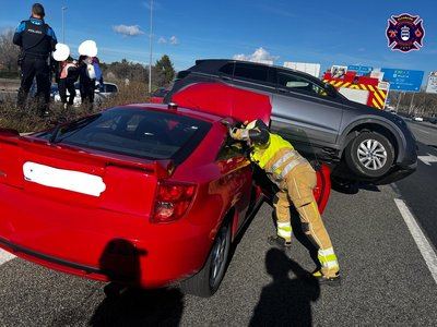 Un aparatoso accidente en la A-5 se salda sin heridos