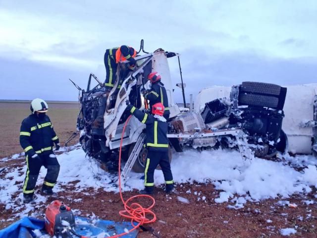 AUTOVÍA | Un camionero resulta herido tras sufrir un accidente mientras transportaba gasolina
 