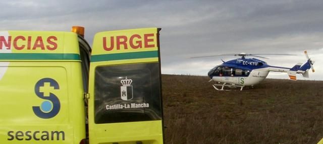 Un motorista choca con un coche de la Guardia Civil