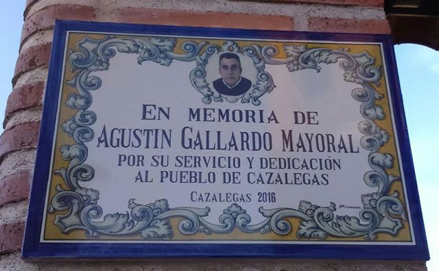 Emotivo acto a Agustín Gallardo, alguacil de Cazalegas