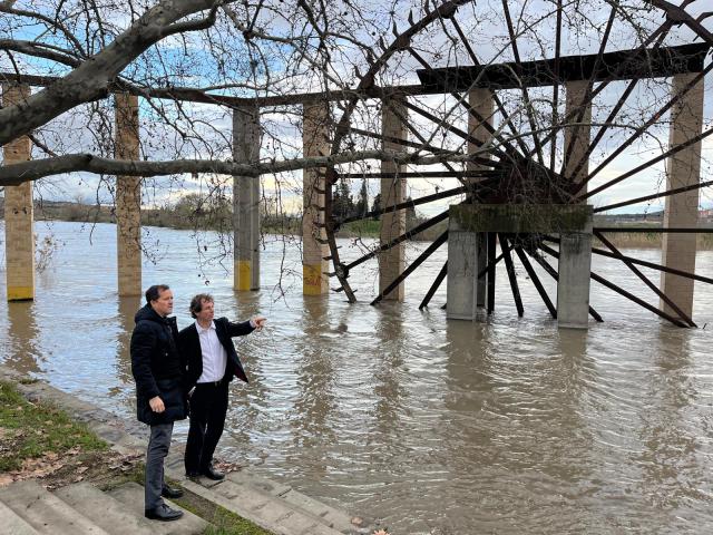 El alcalde de Toledo, Carlos Velázquez, y el concejal del Río Tajo, Medio Ambiente y Deportes, Rubén Lozano