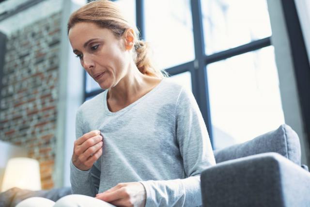 La edad temprana de la menopausia puede aumentar el riesgo de Alzheimer