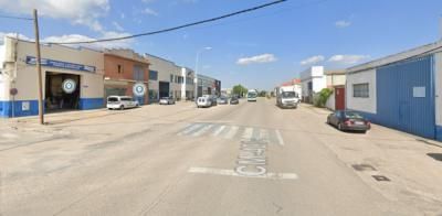 Fallece un hombre tras chocar con su vehículo contra la pared de una nave 