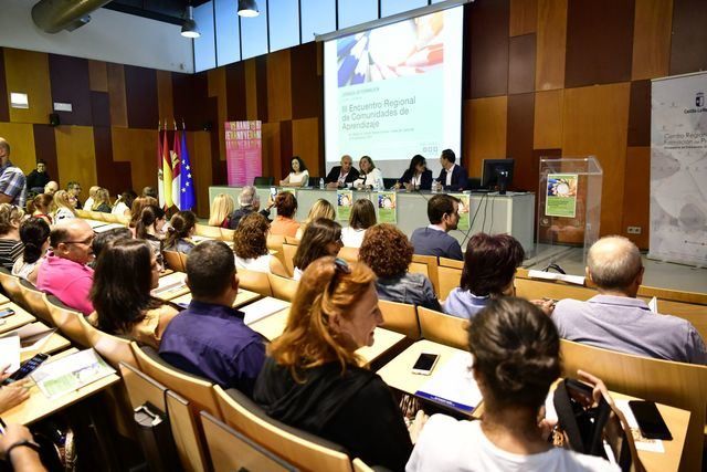 Más de 180 docentes participan en las III Jornadas de formación.