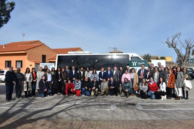 Un autobús llega a un pueblo de Toledo para cambiar vidas y fomentar la inclusión social