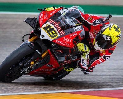 Séptima victoria consecutiva para el piloto de Superbikes Álvaro Bautista