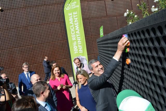 Álvaro Gutiérrez en un panel de reciclaje en FARCAMA