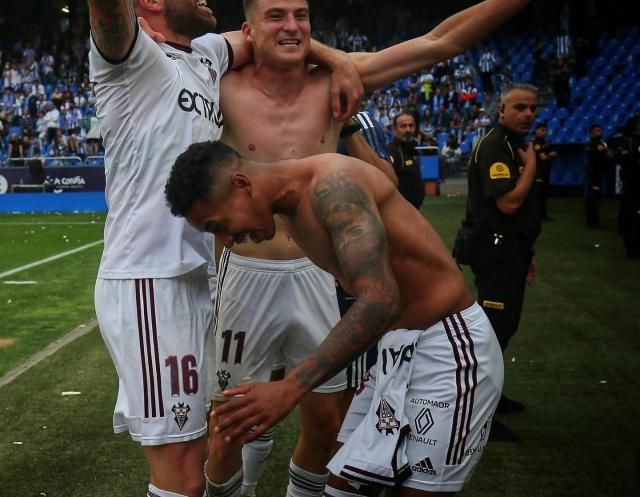 Los jugadores albaceteños festejando el ascenso