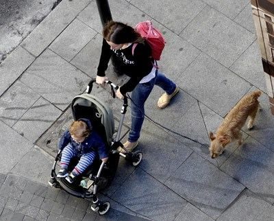 Los bebés en carrito de paseo pueden estar expuestos a más del doble de contaminación que los adultos