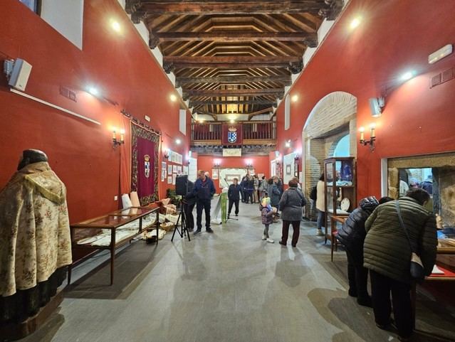 Ya puedes visitar la exposición de las escuelas de bordado toledano