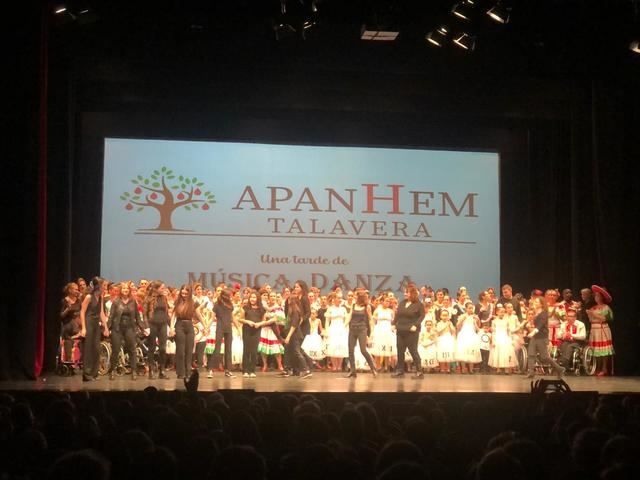 El Teatro Palenque acoge el espectáculo de música y danza en favor de la Asociación APANHEM Talavera