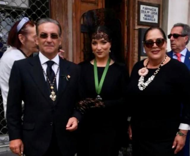 Joaquin Ramos y su esposa Carmen Sánchez junto a su hija