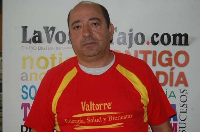 Alejandro con su camiseta para animar a La Roja