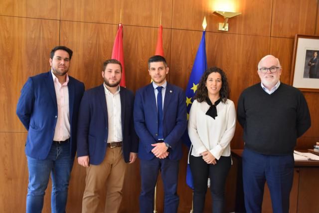 Foto de familia tras la reunión.