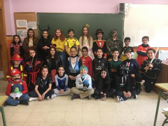 FOTOS | Los escolares del Colegio Ruiz de Luna celebran el Carnaval