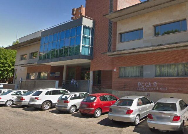 Técnicos de Bienestar Social trabajan para solucionar el problema del ascensor del Centro Social ‘La Solana’