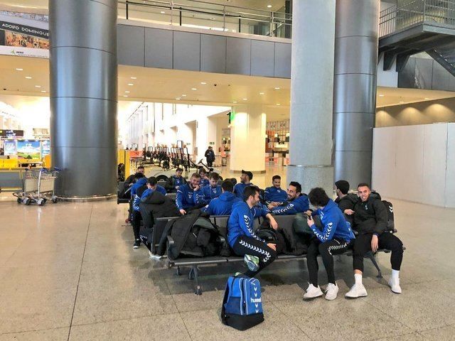 La expedición talaverana, en el Aeropuerto de Málaga.