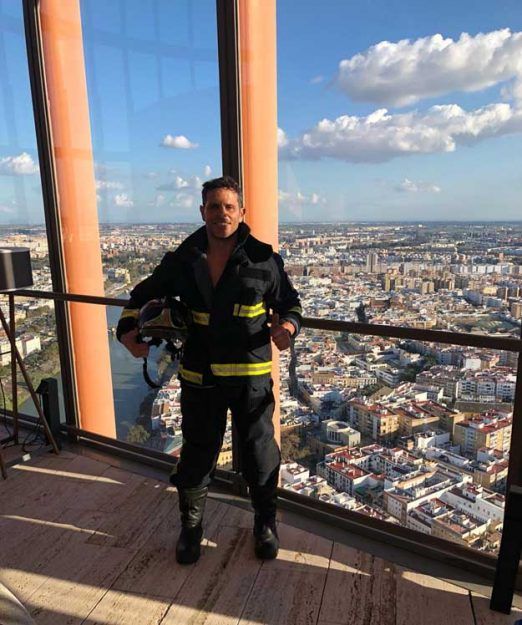 La Torre Pelli de Sevilla, conquistada por un bombero talaverano