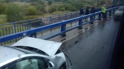 Aparatoso accidente en el puente del Alberche