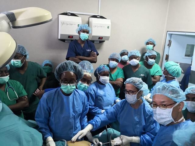 La jefa del Servicio de Cirugía General del Hospital de Talavera, ponente en un curso de cirugía en Mozambique