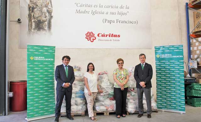 Caja Rural CLM dona a Cáritas 1.500 kilos de alimentos de su ‘Desafío