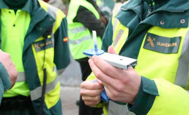 Conducía un camión de mercancías peligrosas triplicando la tasa de alcohol